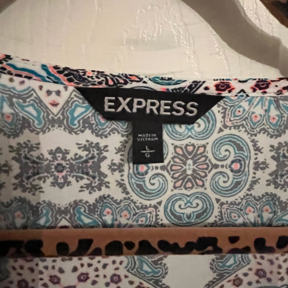 Express Patterned Blouse - Picture 3 of 3